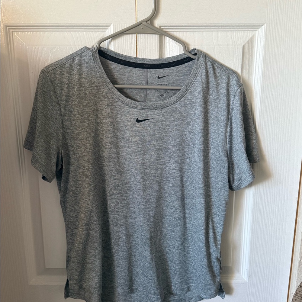 Nike Women's Heather Gray Short Sleeve Dri-Fit Medium